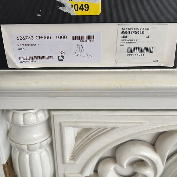 Gucci Black Ankle Booties with Slim Heel - Picture 4 of 6